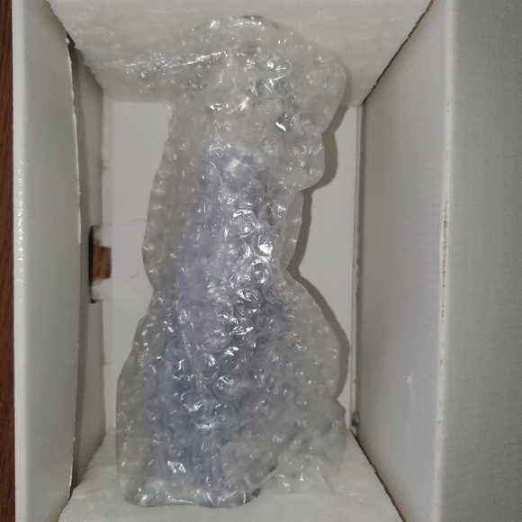 Lladro Susan #05644 - Picture 9 of 11